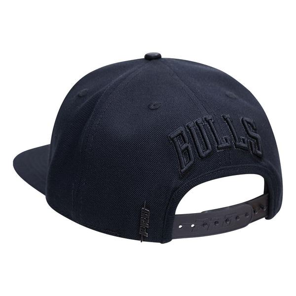 Pro Standard - Chicago Bulls Triple Black Wool Snapback Hat - Black