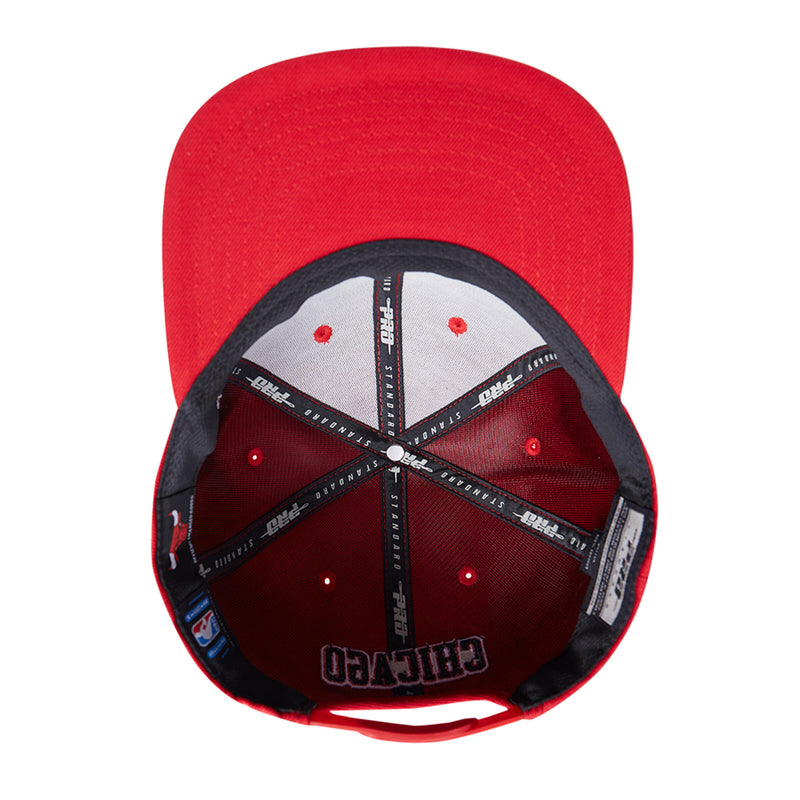 Pro Standard - Chicago Bulls Script Tail Wool Strapback Hat - Red
